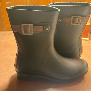 Chooka Black Delridge Mid Rain Boot with Brown Buckle